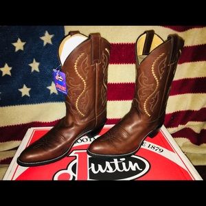 NIB Justin boots